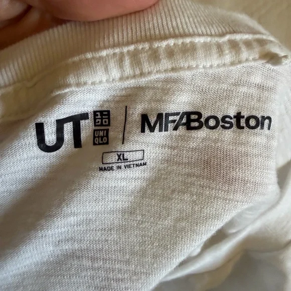 Uniqlo Ukiyo-e Mt. Fuji & townscape design White Graphic Tee - Picture 4 of 7